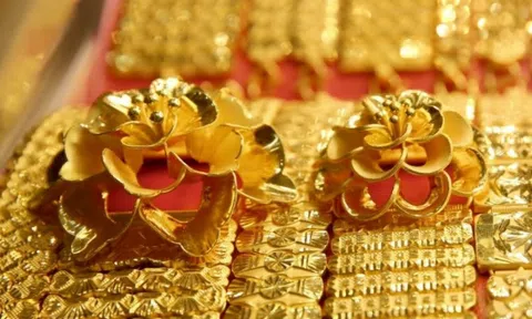 Vàng thế giới lao dốc mạnh, giá trong nước giảm theo nhưng vẫn neo cao