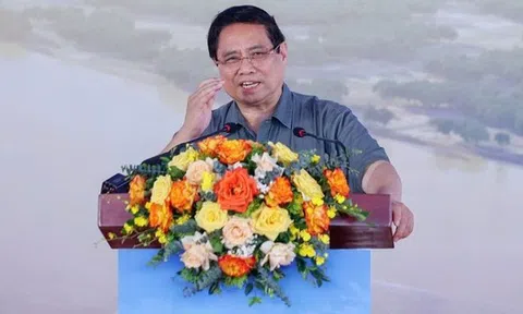Dự khởi công cầu Tứ Liên, Thủ tướng Phạm Minh Chính đề nghị hoàn thành trong 24 tháng