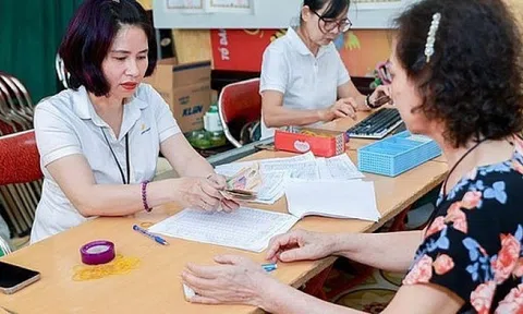 Đủ 28 năm đóng BHXH, nữ sinh năm 1978 có được nghỉ hưu sớm? Bộ Nội vụ trả lời rõ