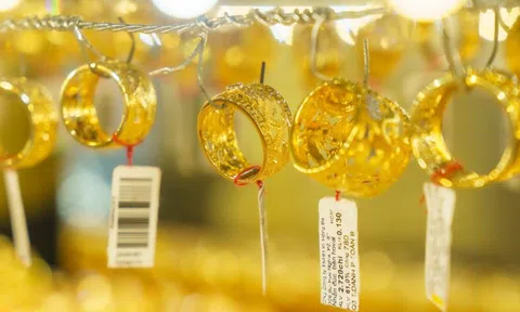 Giá vàng hôm nay 19/5/2025: Giảm sâu từ đỉnh, miếng SJC và nhẫn chờ sóng mới