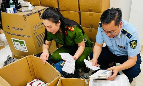 Cảnh sát công bố hình ảnh thực phẩm chức năng giả của vợ chồng dược sĩ Hà Nội