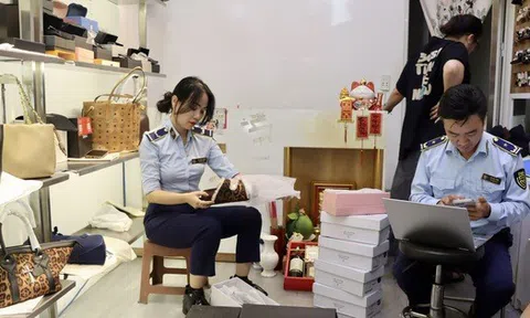 Ngang nhiên bán hàng hiệu giả ở các tuyến phố du lịch trung tâm TP Đà Nẵng