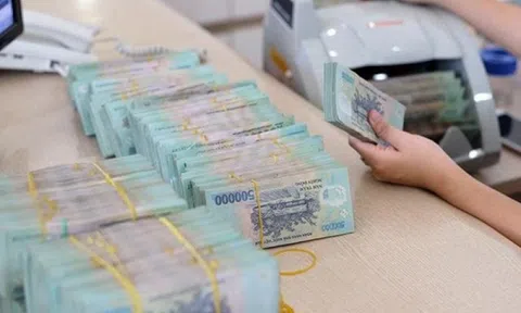 Vì sao tỷ lệ tiền mặt tăng vọt đầu năm 2025?