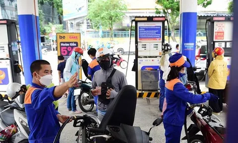Giá xăng quay đầu đi xuống, RON 95 còn hơn 19.500 đồng/lít