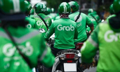 Phẫn nộ vì bị trừ 20% thu nhập, tài xế Grab và Gojek đồng loạt biểu tình