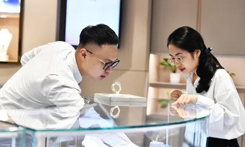 Giá vàng hôm nay 25/5/2025 USD lao dốc, vàng và Bitcoin lên ngôi