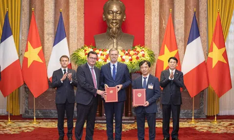 Thúc đẩy hợp tác với Pháp trong lĩnh vực công nghệ vũ trụ và hàng không