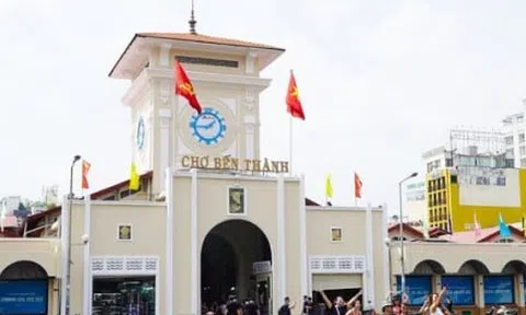 Bóc trần chợ hàng nhái trung tâm TP.HCM: Vì sao biết hàng giả nhưng khách vẫn mua?