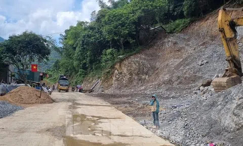 Đường bê tông 80 tỷ đồng ở Hòa Bình chưa làm xong đã xuất hiện nhiều vết nứt