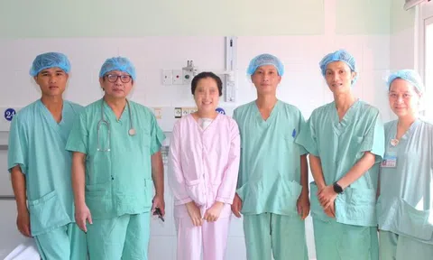 Cảm động người phụ nữ “hồi sinh” với trái tim của một người đàn ông xa lạ