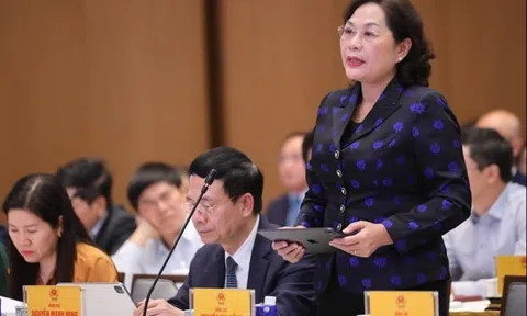 Thống đốc NHNN chia sẻ với Thủ tướng Phạm Minh Chính những vấn đề nóng về nút thắt trong tín dụng, lãi suất