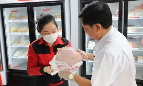 Người tố cáo C.P bán 'thịt bẩn' bị chấm dứt hợp đồng lao động từ hôm nay