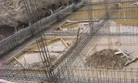 Đổ móng nhà gặp trời mưa tốt hay xấu?
