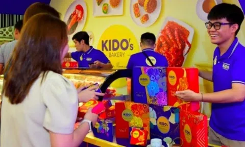 Kido chuyển sang bán bánh trung thu trong cửa hàng bánh bao