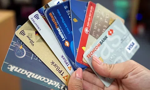 Bắt 8 đối tượng mua bán trái phép 3.000 thẻ ngân hàng, công an đề nghị người dân liên quan khẩn trương trình báo