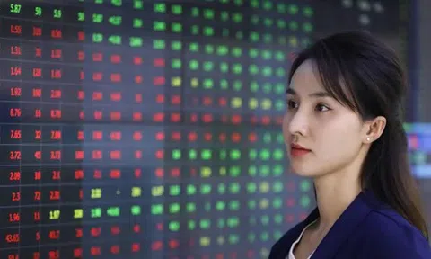 Chứng khoán vào giai đoạn khó lường, hành động ra sao?