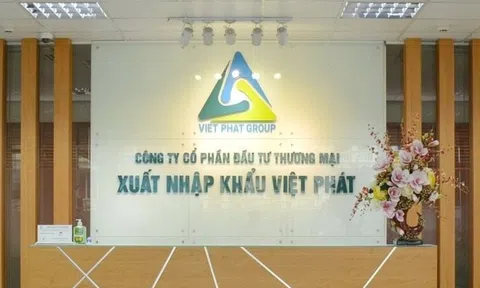 Chủ tịch vướng lao lý, vợ của thành viên HĐQT nhanh chóng bán sạch 132.000 cổ phiếu
