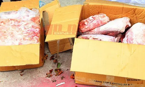 Chủ kho hàng đông lạnh dán dòng chữ "lạ" ở cửa, cảnh sát ập vào phát hiện sự thật kinh hoàng bên trong