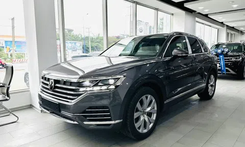 VW Touareg giảm giá kỷ lục hơn 330 triệu, xuống 2,3 tỷ đồng tại đại lý, đấu RX, Q7 trong khi chờ bản mới ra mắt