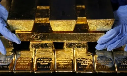 Vàng vượt Euro, trở thành tài sản dự trữ lớn thứ hai thế giới: Vì sao các nước đổ xô tích trữ?