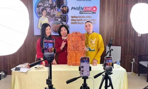 Chủ tịch huyện tự dựng video, dạy dân bán hàng online: Gần nửa năm mang về doanh thu 4.000 tỷ