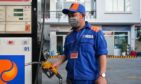 Giá xăng dầu bật tăng dữ dội, có loại tăng tới gần 1.500 đồng/lít