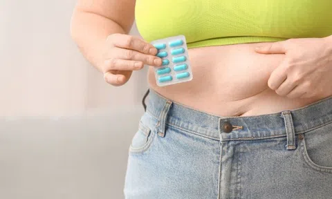 Phanh phui 'lò' sản xuất thực phẩm giảm cân giả quy mô lớn: Hàng đêm gầm rú máy móc, ban ngày cửa đóng then cài