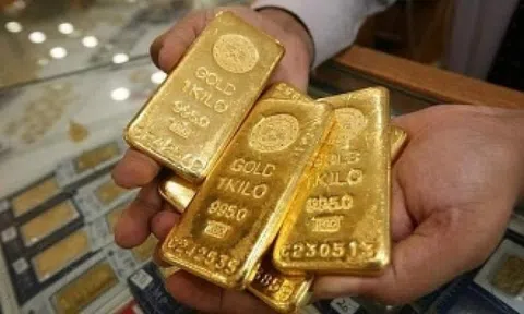 Điều​​ gì khiến giá vàng đứng im giữa tâm bão kinh tế Mỹ?