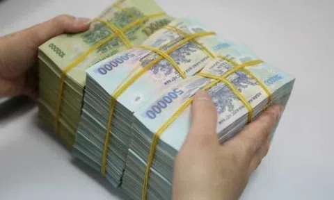 Người dân gửi tiết kiệm kỷ lục hơn 7,5 triệu tỷ đồng vào ngân hàng