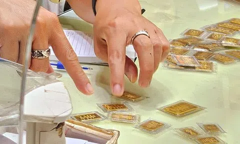 Tối nay 7-7, giá vàng lao dốc không phanh