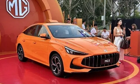 MG5 2026 chào sân với mức giá hơn 200 triệu, trang bị hiện đại và hiệu năng ấn tượng, là đối trọng đáng gờm của Honda Civic 1.5T