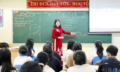 Từ 1/7/2025, giáo viên được phong danh hiệu cao quý này sẽ nhận thưởng tiền mặt lên tới gần 30 triệu đồng