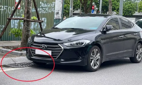 Tranh cãi việc đỗ xe chưa đè lên miệng cống thoát nước vẫn bị CSGT xử phạt