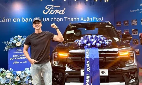 Đã có Mercedes-Benz C 250 và BMW X5, diễn viên Bình An vẫn ‘chốt đơn’ Ford Everest và lập tức làm điều đặc biệt sau khi nhận xe