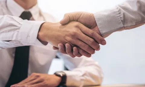 Bán bảo hiểm kèm dịch vụ ngân hàng có thể bị phạt tới 500 triệu đồng