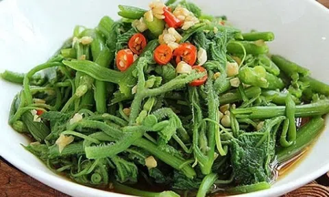 Ở chợ Việt bán đầy một loại rau chỉ vài nghìn đồng nhưng bổ dưỡng chẳng kém 'nhân sâm' ít ai để ý