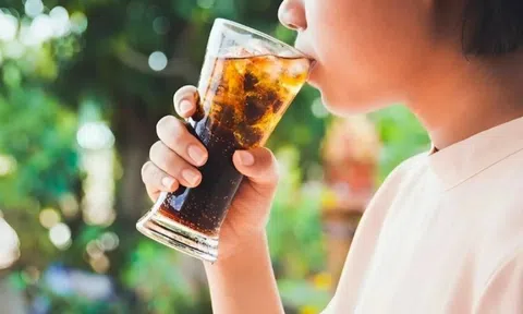 Từ 2026, uống nước ngọt sẽ đắt đỏ hơn vì lý do này