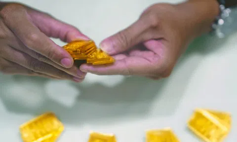 Giá vàng hôm nay 17/7/2025: Vàng lao dốc về vùng quen thuộc, SJC có giảm tiếp?