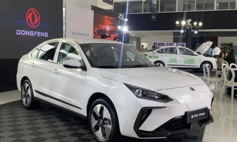 Mẫu sedan điện hạng C đẹp như Camry, giá chỉ 482 triệu chính thức về đại lý: Bảo hành lên đến 8 năm, lại đến từ thương hiệu lớn