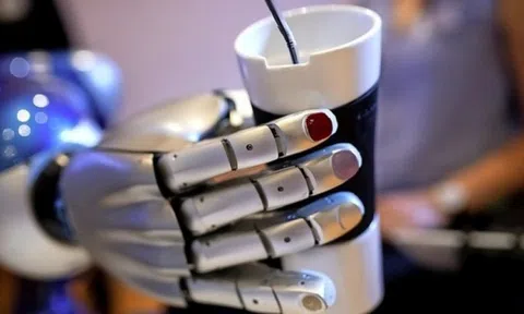 Trung Quốc thúc đẩy tham vọng: Mỗi gia đình một 'quản gia' robot