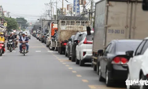 Hành vi lúc đường tắc nhiều tài xế muốn 'thoát' nhanh nhưng gây hiểm họa lớn, CSGT đưa ra khuyến cáo mới nhất
