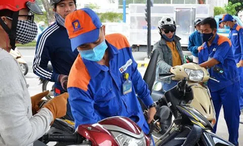 Cấm xe máy chạy xăng, cây xăng có thể chuyển thành trạm sạc xe điện?