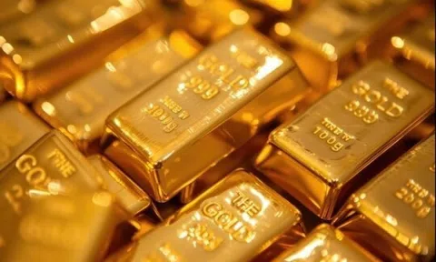 Giá vàng giảm mạnh do đồng USD tăng và kỳ vọng Mỹ – EU sớm đạt thỏa thuận thương mại