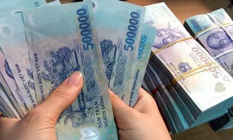 Quỹ lương nhân viên ở một ngân hàng lớn bất ngờ giảm mạnh