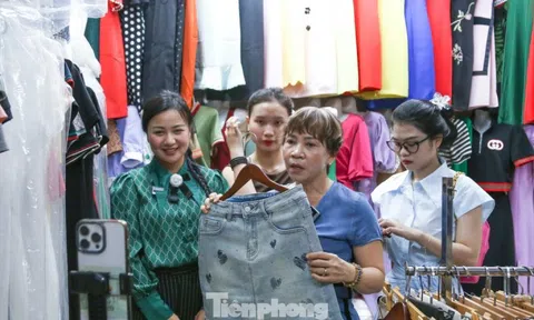 Vài thao tác chốt đơn trên mạng bằng cả ngày bán hàng ở chợ