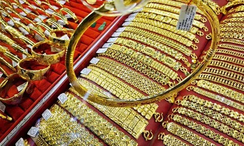 Giá vàng cao chót vót, động thái lạ của các công ty vàng