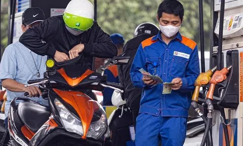Giá xăng tăng vượt mốc 20.000 đồng/lít