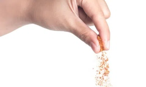 Để thu hút Gen Z, các chuỗi nhà hàng không ngừng cho 1 thứ gia vị 'quen mặt' lên đồ ăn