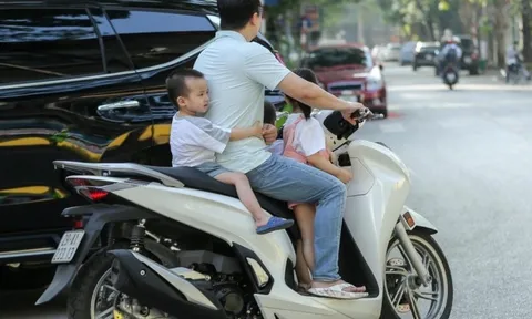 Quy định mới nhất về vị trí ngồi của trẻ em khi đi xe máy, phụ huynh phải biết tránh bị phạt lên tới 10 triệu
