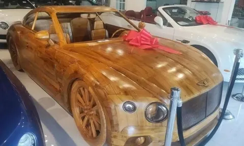 Giật mình với giá bán của chiếc xe sang Bentley Continental GT làm 100% bằng gỗ, đắt ngang xe thật